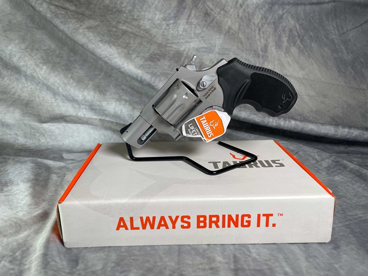 #4536-•-taurus-model-942-22-wmr-revolver,-sn:-ahd909852-image-1