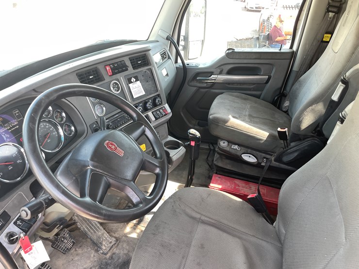 2014-kenworth-t680-image-33