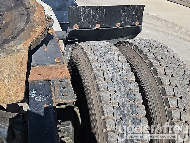 2006-international-durastar-4300-image-17