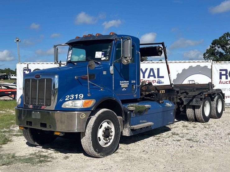 2017-peterbilt-348-image-1