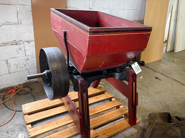 new-holland-10-image-2