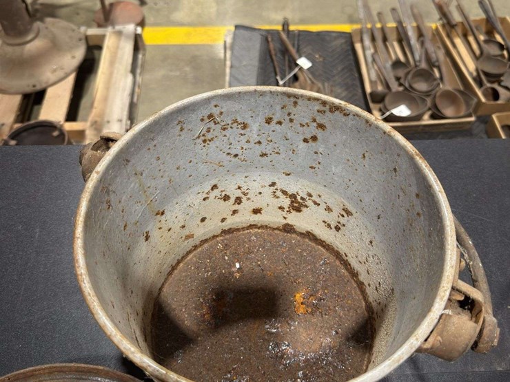 cast-iron-pots-image-7