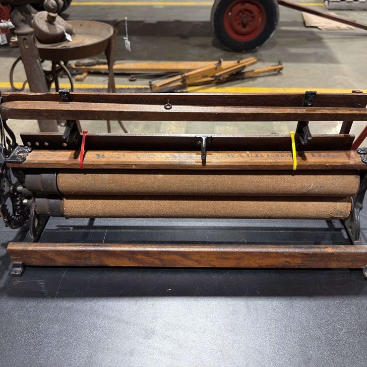 Hand Crank Waukegan Wallpaper & Border Trimmer
