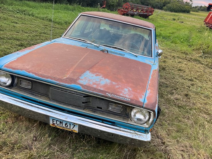 1972-plymouth-valient￼,-slant-six-engine-and-manual-transmission,-glass-is-good,-leaf-springs,-been-sitting-for-a-long-time.-image-34