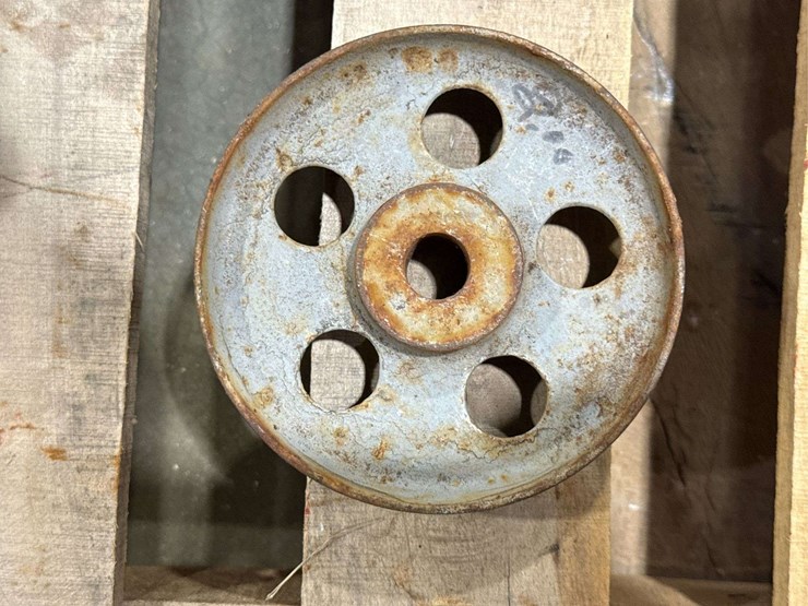 salvaged-cast-iron-wheels-of-varying-sizes-image-7