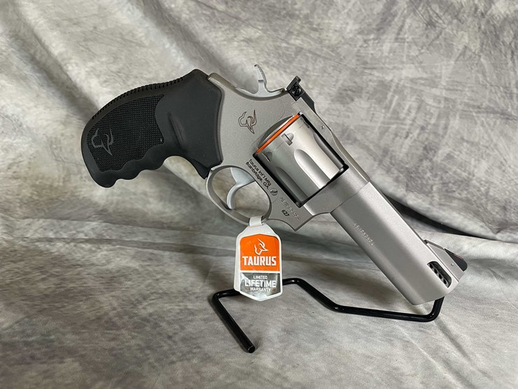 #4549-•-taurus-m627-tracker-357-mag-revolver,-sn:-aem939894-image-3