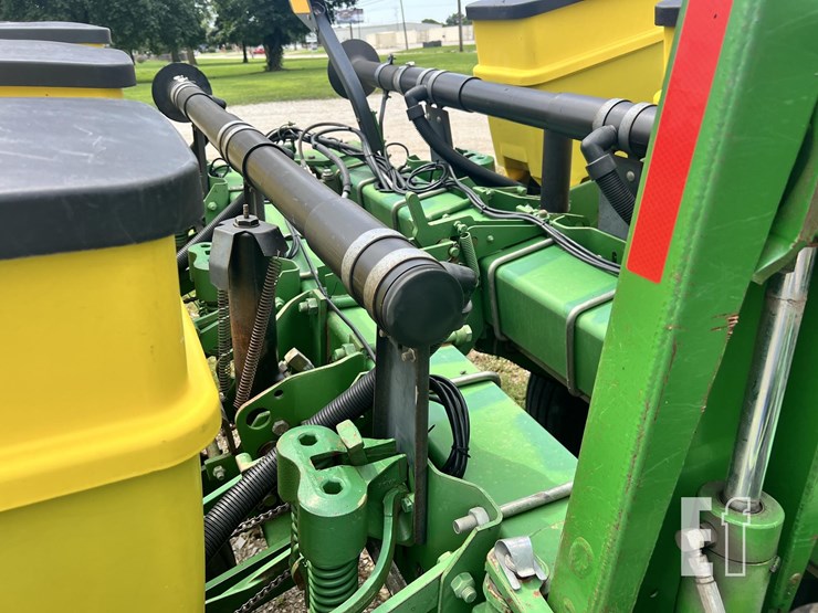 1994-john-deere-7200-image-40