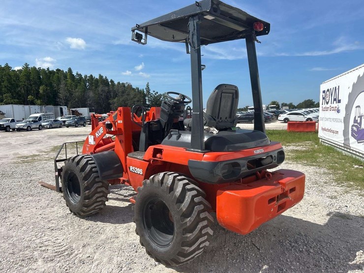 2011-kubota-r520s-image-4