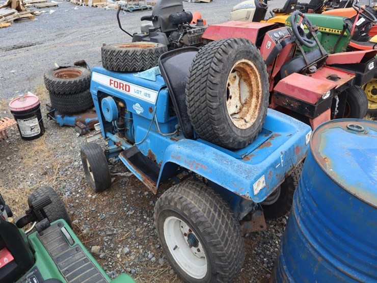 ford-lgt125-riding-mower-image-5