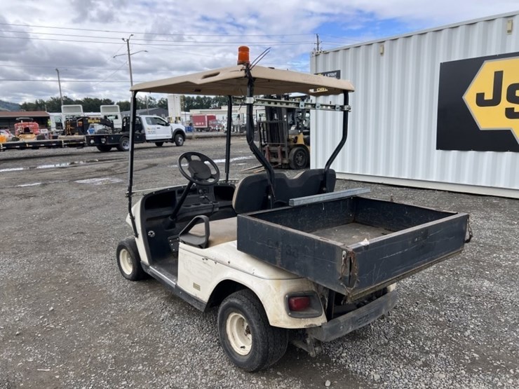 ez-go-textron-golf-cart-image-6