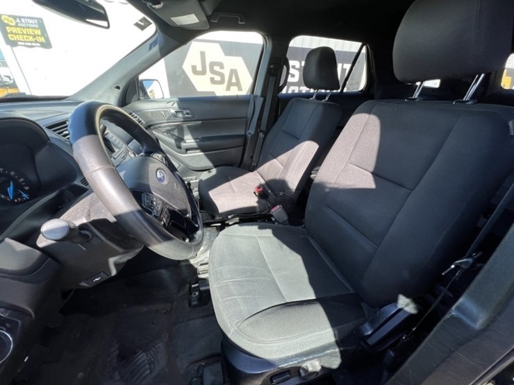 2018-ford-explorer-image-27