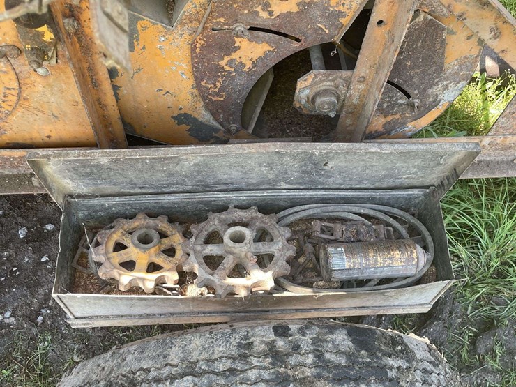 minneapolis-moline-1200-corn-sheller-image-103