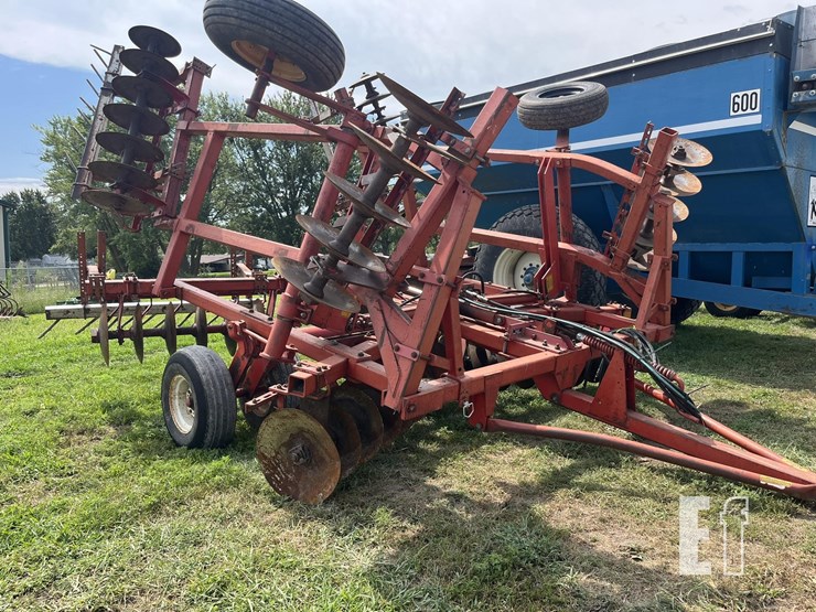 massey-ferguson-820-image-12
