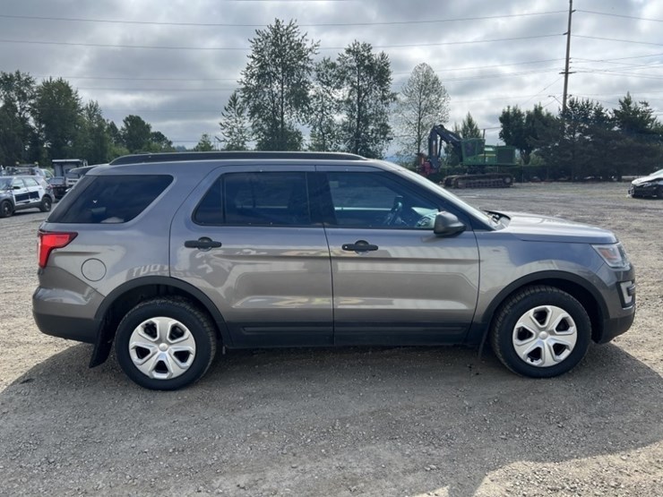 2016-ford-explorer-image-3