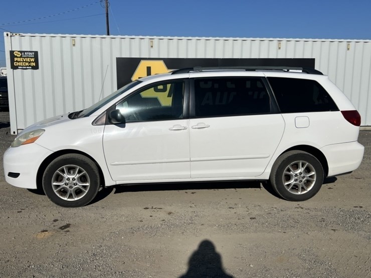 2006-toyota-sienna-le-image-7