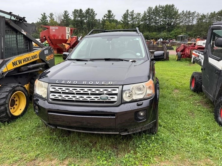 2011-land-rover-lr2-hse-image-3