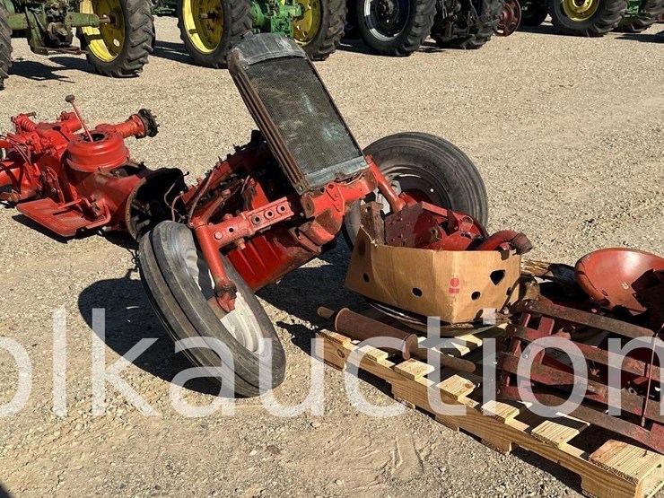 2105-ford-8n-image-1