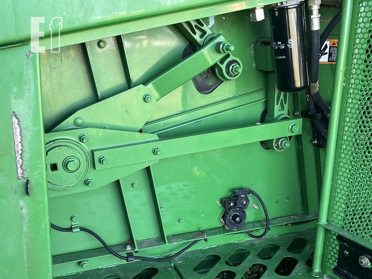 2005-john-deere-9560-sts-image-23