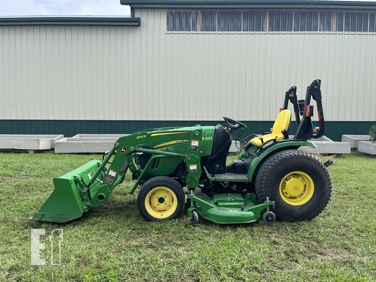 2013-john-deere-2032r-image-1