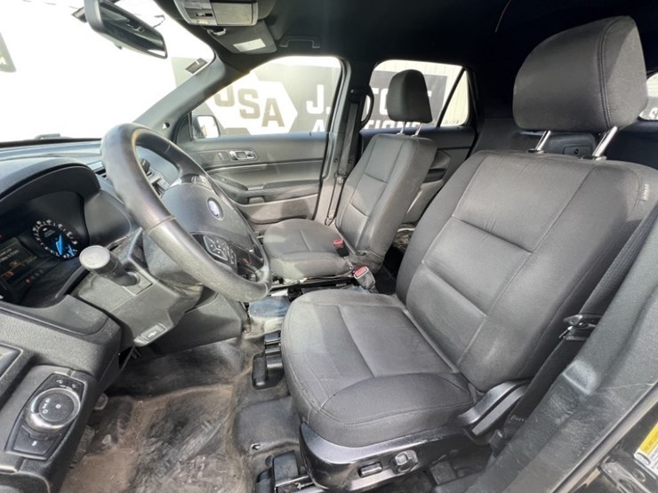 2017-ford-explorer-image-23