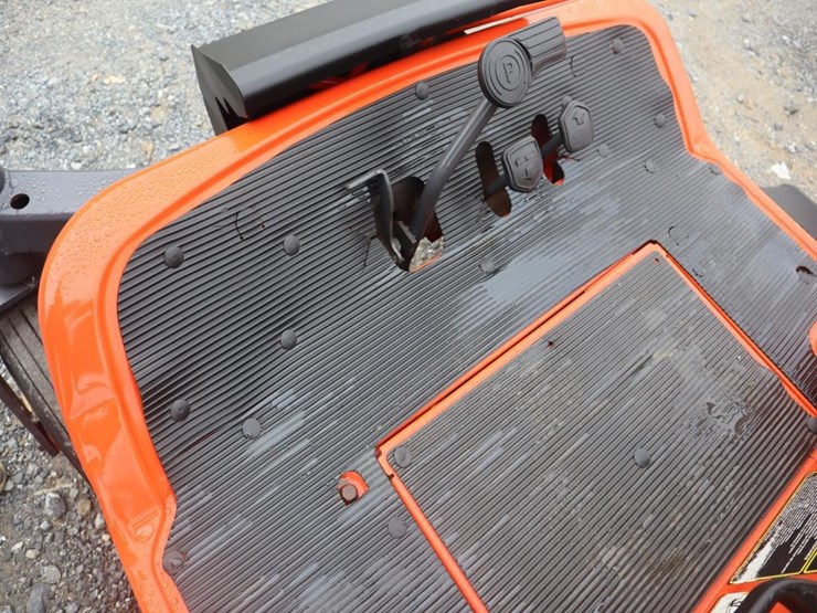 kubota-zd326-image-19