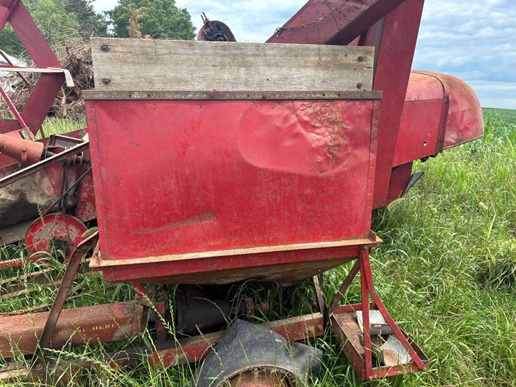 massey-harris-clipper-combine-image-10