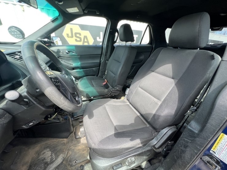 2016-ford-explorer-image-28