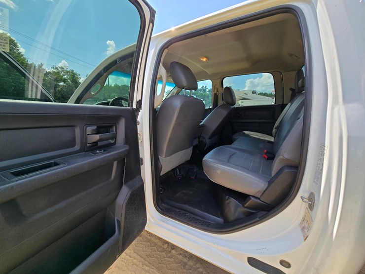 2018-dodge-ram-3500-image-34
