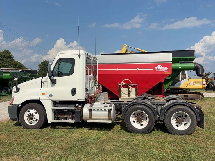 2015-freightliner-cascadia-125-image-7