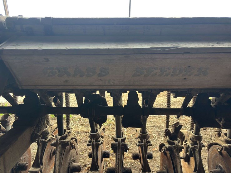 moline-8’-grain-drill-image-61