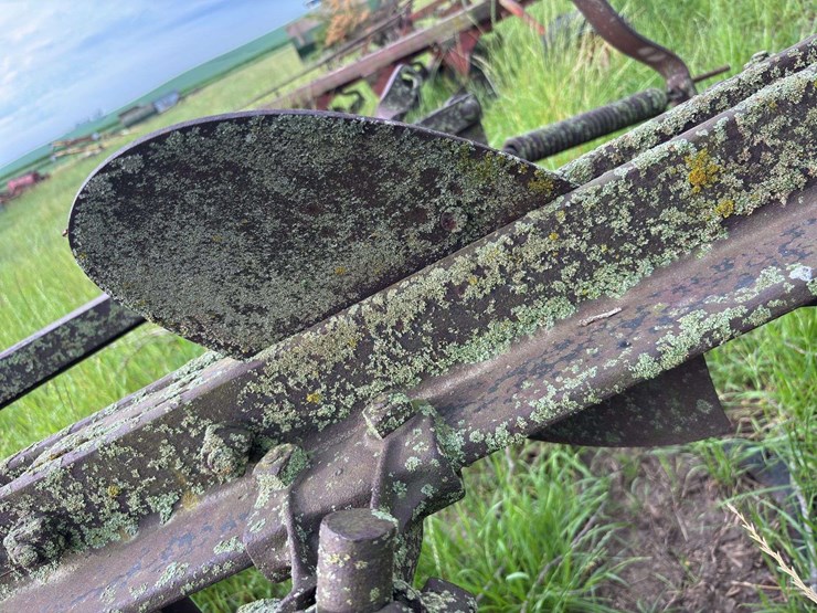 3-bottom-25”-terracing-plow-image-23
