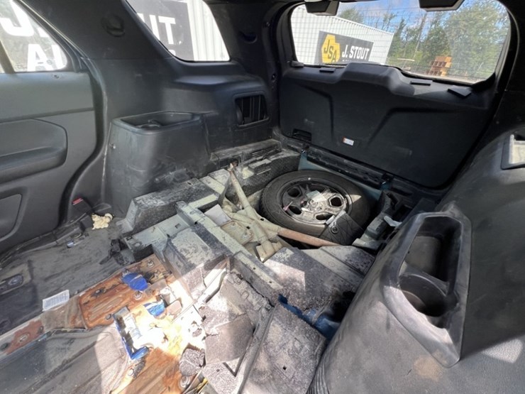 2016-ford-explorer-image-25
