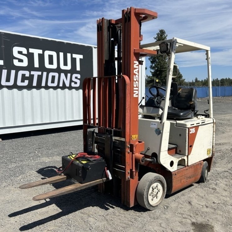 Nissan ES35 Forklift
