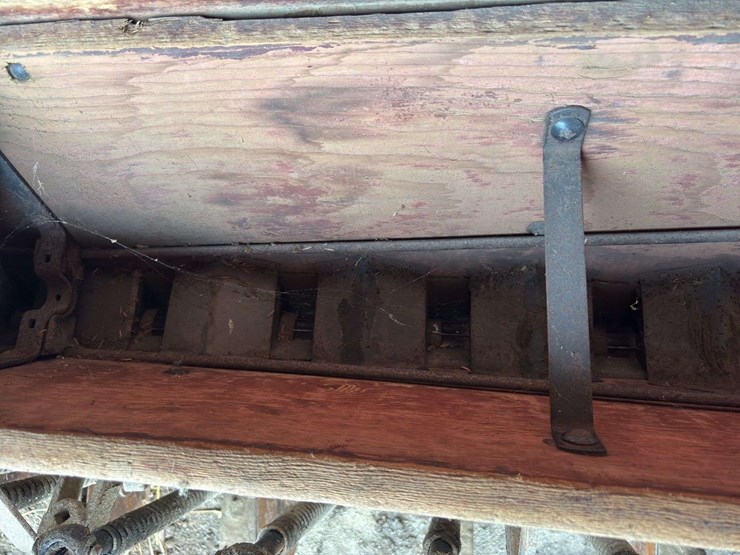 moline-8’-grain-drill-image-40