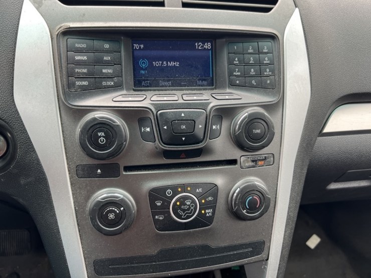 2015-ford-explorer-image-32