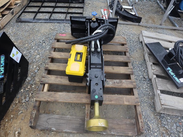 future-mini-skid-steer-post-driver-image-3