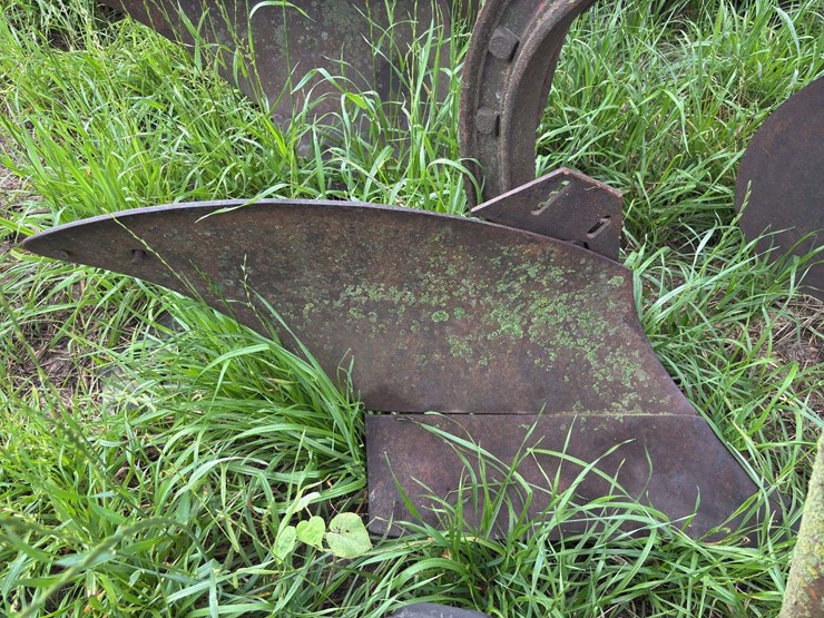 moline-5-bottom-14”-pull-type-plow-image-49