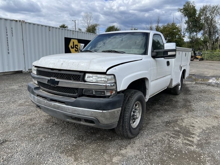 2002-chevrolet-silverado-image-1