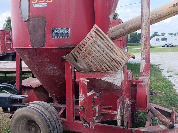 new-holland-355-image-2