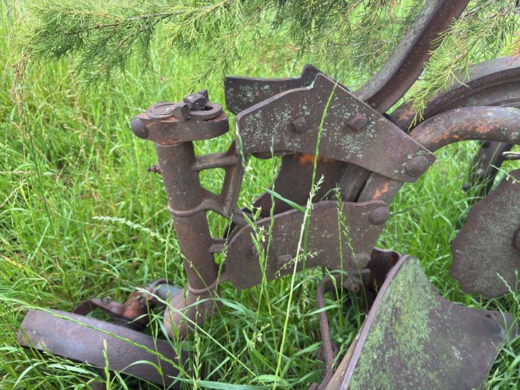 2-bottom-14”-pull-type-plow-image-33