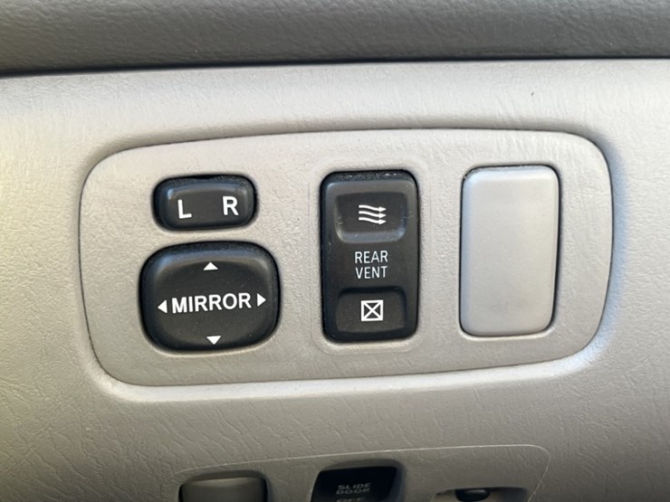 2006-toyota-sienna-le-image-26