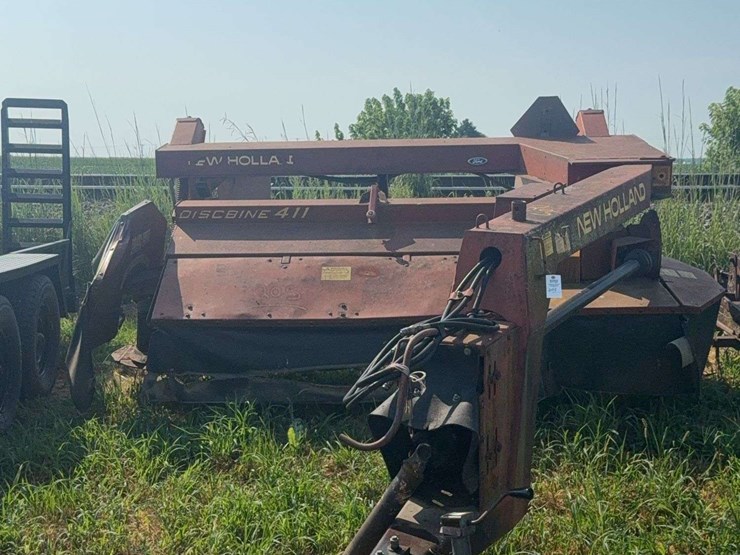 new-holland-411-image-1