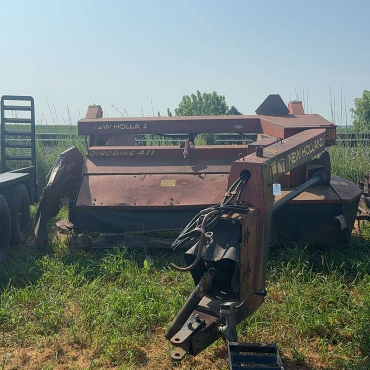 NEW HOLLAND 411