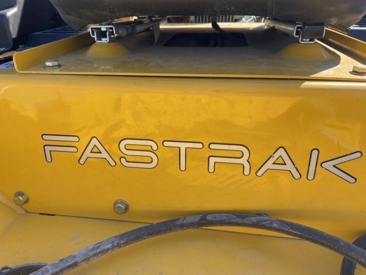 hustler-fastrak-zero-turn-mower-image-10