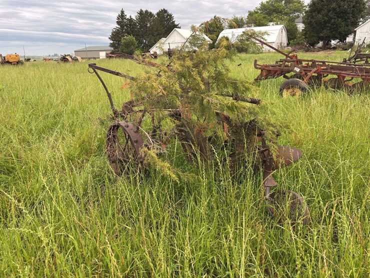 2-bottom-14”-pull-type-plow-image-7
