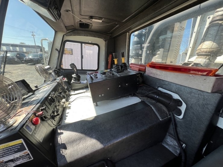 2011-mack-leu612-image-22