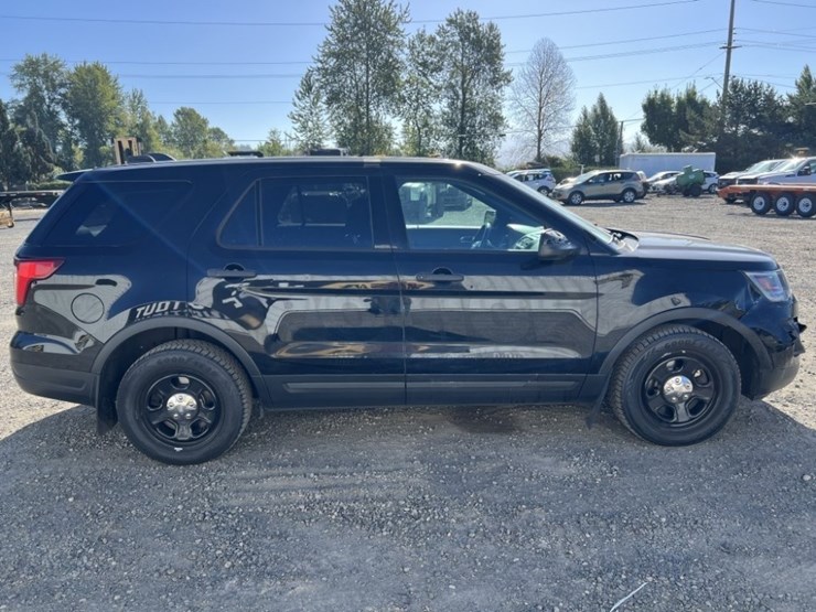 2018-ford-explorer-image-3