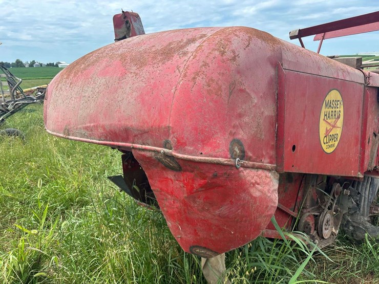 massey-harris-clipper-combine-image-27