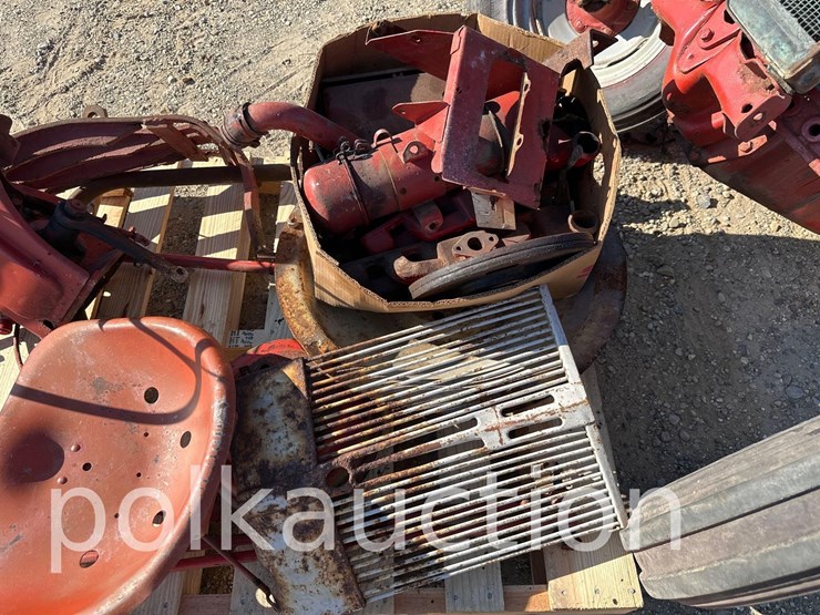 2105-ford-8n-image-3
