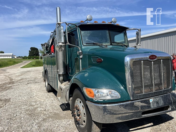 2005-peterbilt-335-image-3
